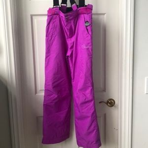 Dare2b fuchsia snow pants, black suspenders, adjustable waist, zipper pockets